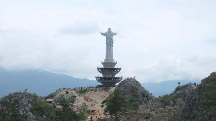 Mobil 3 Pendeta Terbalik di Tanjakan Patung Yesus Toraja