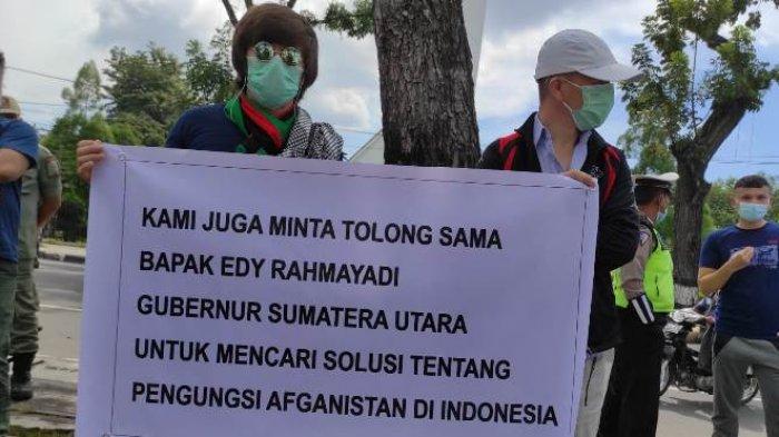 Pengungsi Afhganistan Minta Tolong Gubernur Sumut Pindahkan Mereka