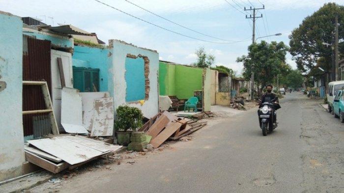 Puluhan Bangunan di Jalan Ampera Raya Dirobohkan,Kami Pilih Bobby, Tapi Kami Digusur