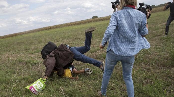Wartawan Hungaria Tendang Pengungsi Suriah