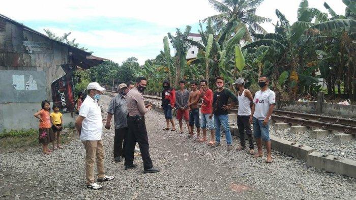 Sejumlah Bocil Diduga Mabuk Lem Nekat Jarah Barang di Atas Truk