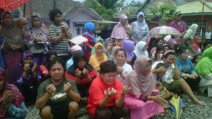 &#91;Para Tukang Nebeng Mewek&#93;Bentuk Tim Solidaritas, Delapan RT Tolak Digusur PT KAI 
