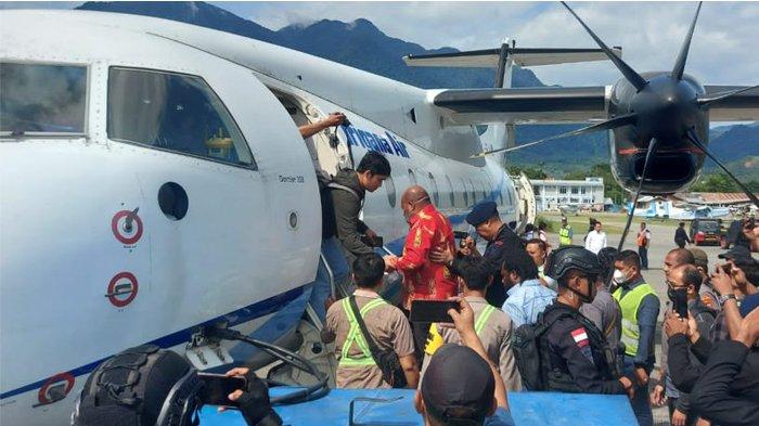 Polisi dan Pendukung Lukas Enembe Saling Serang, Warga Kena Peluru Nyasar 