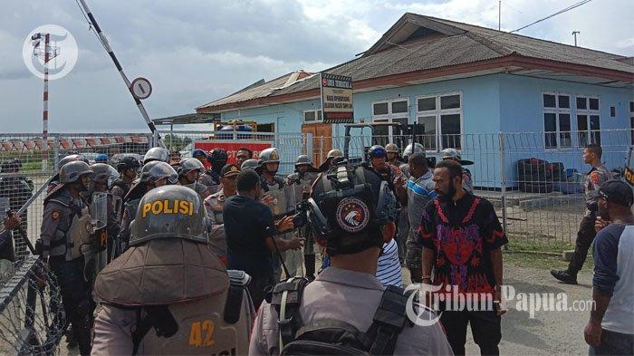 Lukas Enembe Ditangkap KPK, Keluarga Ngotot Masuk Pangkalan Udara TNI AU