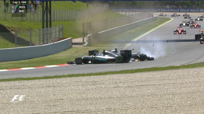Pole Position Hamilton dan Tabrak Rosberg