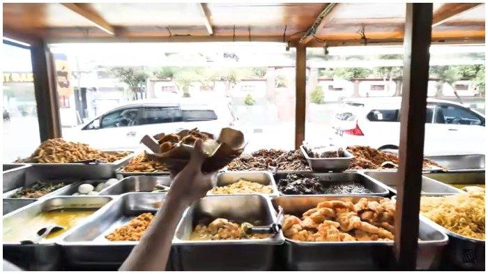 Nasi Pedas Bu Andika di Bali Laris Manis, Sehari Bisa Masak hingga 50 Kg Cabai Setan