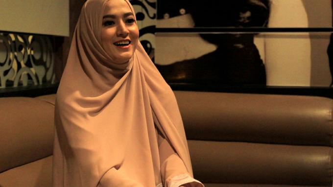 Dahulu Kerap Berpakaian Seksi dan 'Hot', Kini Mereka Mantap Berjilbab
