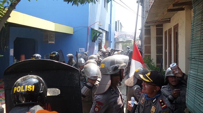 Lima Polisi Tumbang Terkena Lemparan Batu dan Sabetan Kayu Warga Kebonharjo