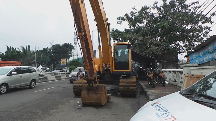 Jelang Penertiban Kalijodo, Sekitar 12 Eskavator Siaga di Lokasi