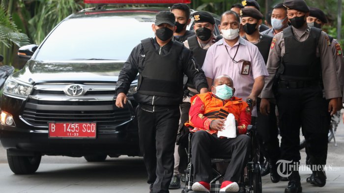 Pengacara Ngotot Mau Bawa Lukas Enembe Berobat ke Singapura