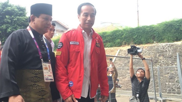 Saat Jokowi-Prabowo Berpelukan hingga Selfie Bareng Atlet Perebut Medali Emas