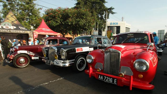 perjalanan-bikinbanggaindonesia-touring-komunitas-mobil-jadul-ke-kebun-raya-bedugul