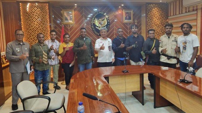 Pendukung Lukas Enembe Bersenjata Tajam, Rakyat Papua Resah dan Tak Tenang Bekerja