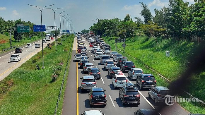Antrean Kemacetan Sepanjang 30 KM, Pemudik Kapok Semarang-Jakarta 12 Jam Lebih