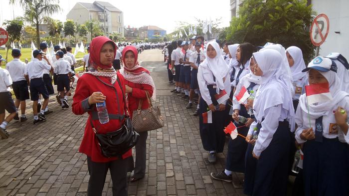 semoga-pak-jokowi-buka-jendela-mobilnya-penasaran-cuma-lihat-di-tv