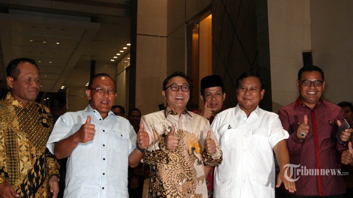 Aburizal Bakrie: Yang Bilang KMP Bubar Siapa?