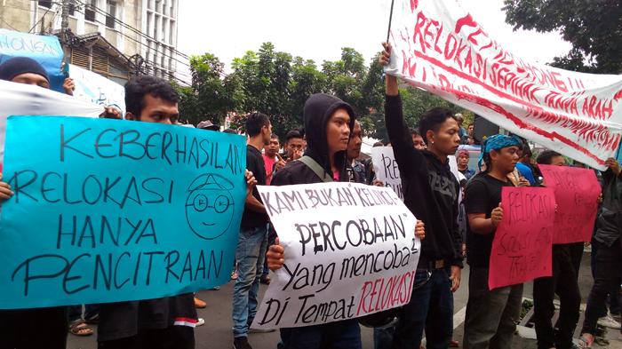 Ratusan Pedagang Kaki Lima Demo Wali Kota Bandung Ridwan Kamil