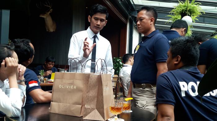 Minuman ''Kopi Mirna'' Laris Dicari Pengunjung Cafe Olivier