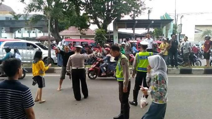 Bibir Apitu Zulkarnain Pecah Ditonjok Oknum TNI