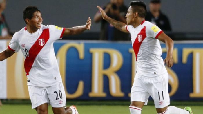 Gol 'Tangan Tuhan' Raul Ruidiaz Buka Keunggulan Peru Atas Brasil