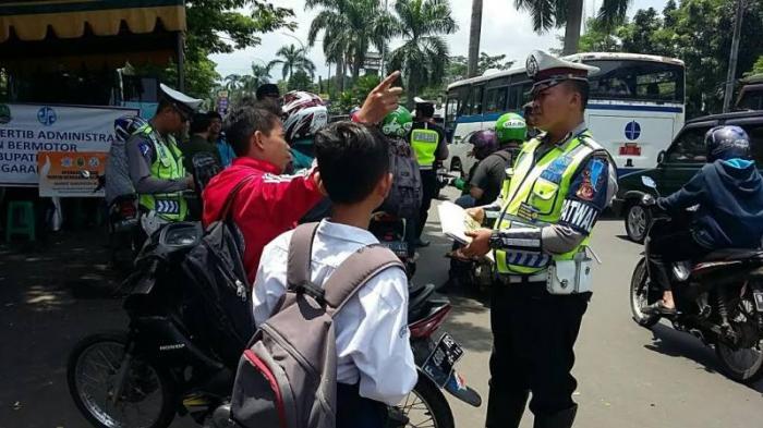 Kocaknya Jawaban Bocah Sekolah Kenapa Enggak Pakai Helm