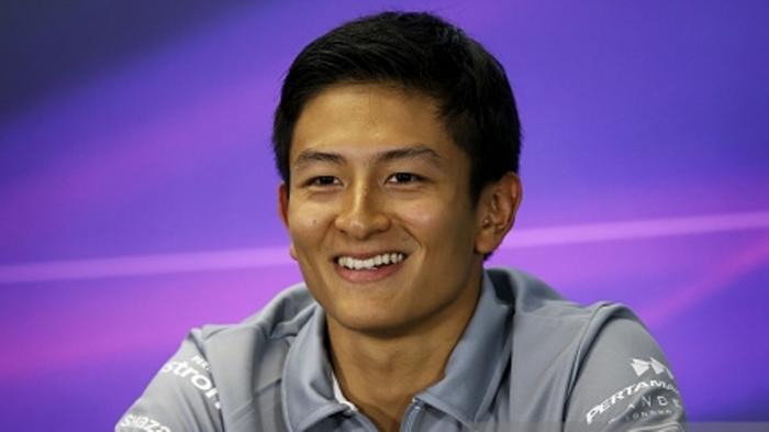 rio-haryanto-masuk-diantara-lima-pebalap-calon-penghuni-tim-renault-di-f1