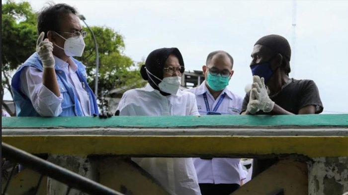 Risma Blusukan di Belakang Kantor Kemensos, Ini Obrolannya dengan Pemulung