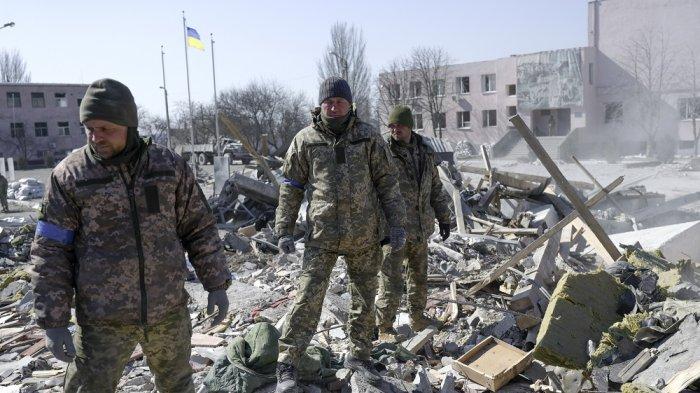 Amnesty International Tuduh Ukraina Tempatkan Pasukan Militer di Pemukiman