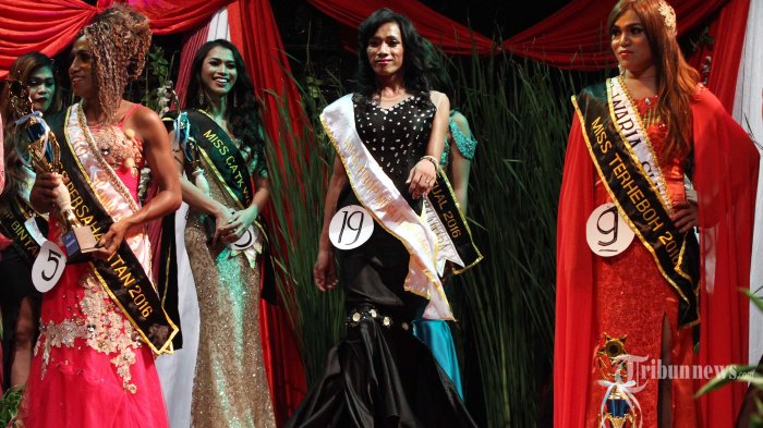 Polisi Bubarkan Acara Miss Waria di Makassar