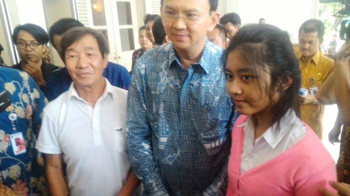 &#91;Terharu&#93; Setangkai Bunga Dari Dewi Untuk Ahok