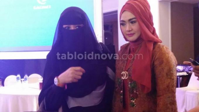 Dahulu Kerap Berpakaian Seksi dan 'Hot', Kini Mereka Mantap Berjilbab