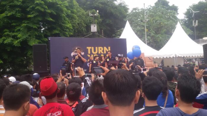 Kaos TURN BACK CRIME Jadi Trending Topik