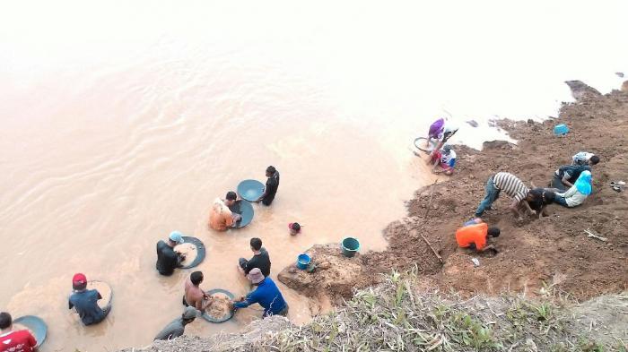 Ditemukan Emas 'Soekarno', Sungai Batanghari Jadi Obyek Ratusan Pencari Harta Karun