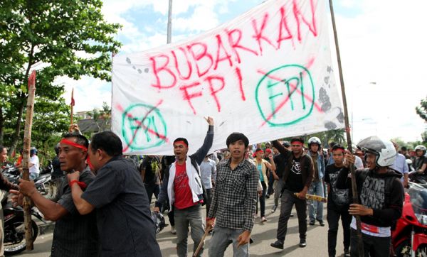 bubarkan-preman-berjubah-putih