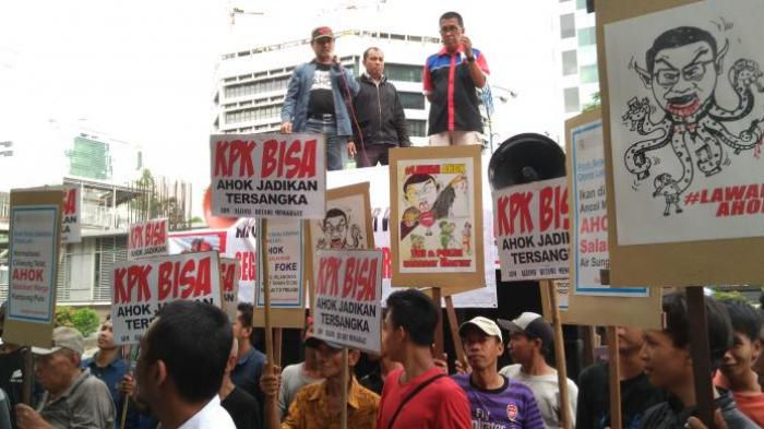 Demo Di Gedung KPK, Puluhan Demonstran Tuntut Ahok Ditangkap