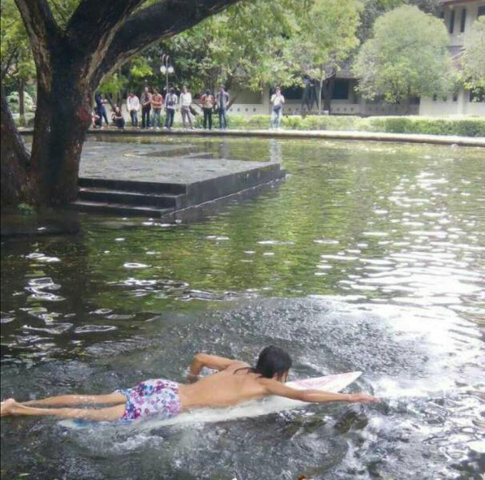 Foto Orang-Orang Ini Menyelesaikan Masalah Sungguh Lucu dan Absurd, Terutama Nomor 5