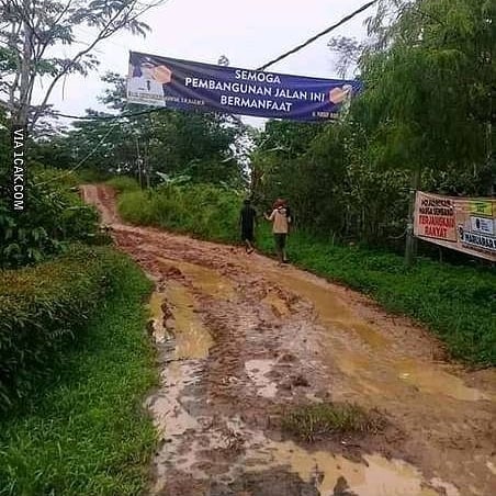 Pengumuman di jalanan ini bikin ketawa sambil gagal paham