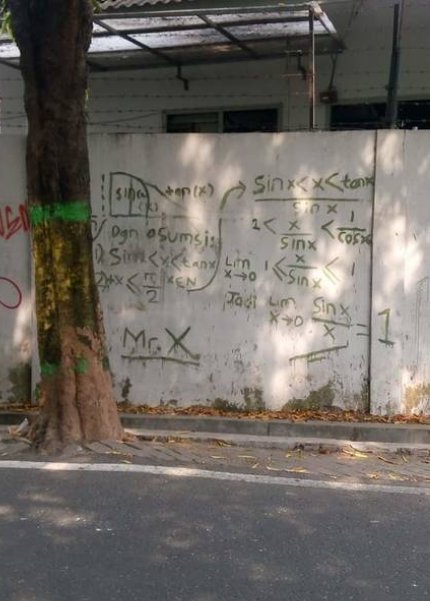 Pengumuman di jalanan ini bikin ketawa sambil gagal paham