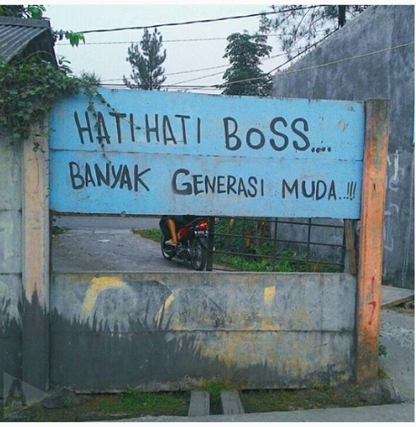 Pengumuman di jalanan ini bikin ketawa sambil gagal paham