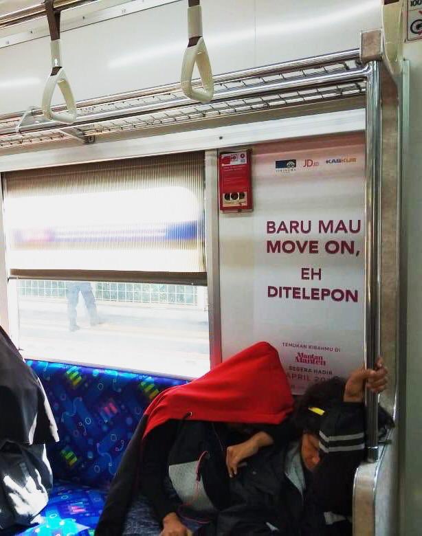 Tulisan soal mantan di KRL ini bikin nyesek buat yang baru putus
