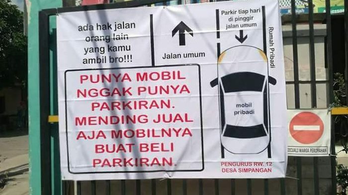 Peringatan dilarang parkir di depan rumah ini bikin kamu ngakak abis