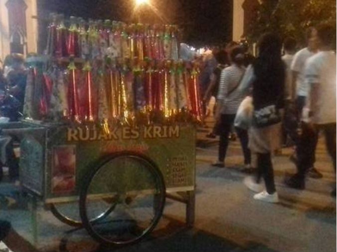 Tulisan lucu gerobak pedagang es, absurd bikin mikir keras