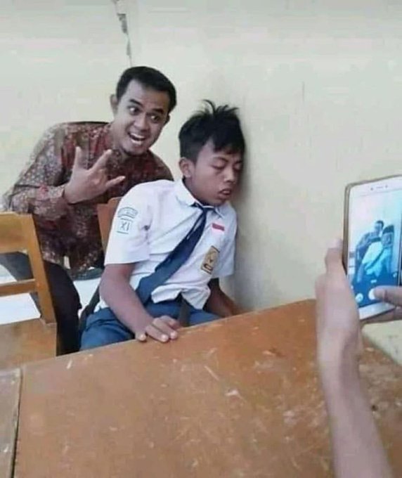 Aksi kocak murid saat ketahuan guru ini bikin kamu ketawa ngakak