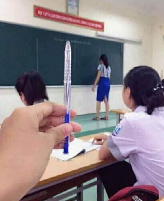 Momen nggak sengaja busana guru mirip alat tulis, mau ketawa takut dihukum
