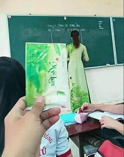 Momen nggak sengaja busana guru mirip alat tulis, mau ketawa takut dihukum