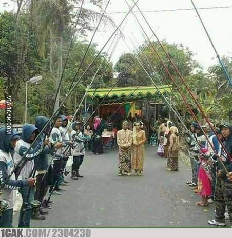 Foto-Foto Pernikahan yang 'Unik' dan Kocak, Hanya Ada di Indonesia!