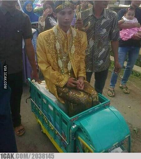 Foto-Foto Pernikahan yang 'Unik' dan Kocak, Hanya Ada di Indonesia!