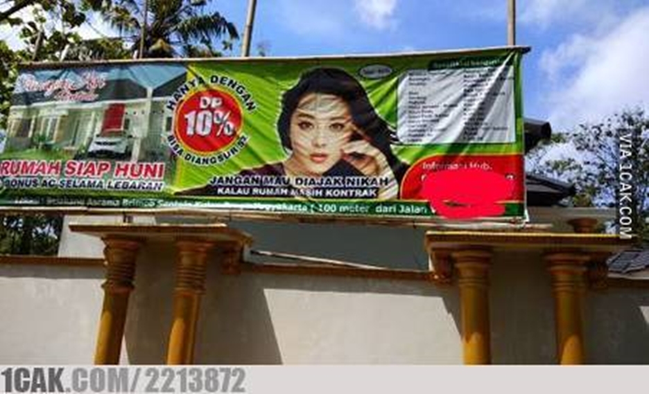Spanduk jual rumah ini absurdnya bikin kamu geleng kepala