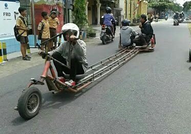 Pengalaman Lucu Sosial Distancing yang Bikin Ngakak
