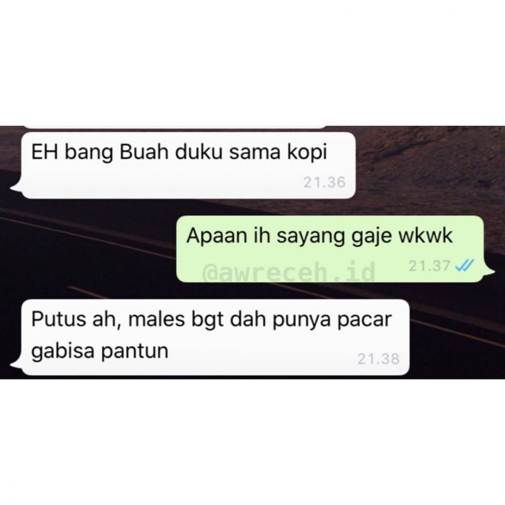 10 Chat WhatsApp Pengen Putus Yang Bikin Ngakak, Auto Jedotin Pala!